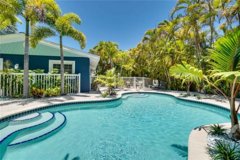 Commercial property in Anna Maria, Florida 4 bedrooms, 131.55 sq.m. № 2267069
