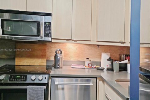 Condo in Miami Beach, Florida № 1986820 - photo 4