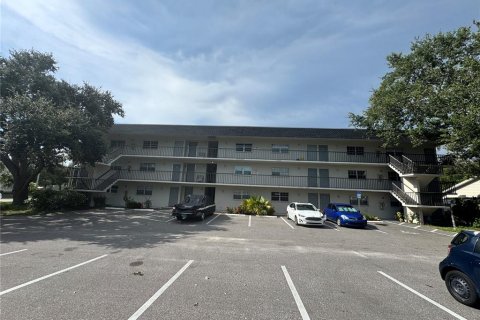 Commercial property in Saint Petersburg, Florida 1224.73 sq.m. № 1854268 - photo 6