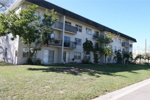 Commercial property in Saint Petersburg, Florida 1224.73 sq.m. № 1854268 - photo 5