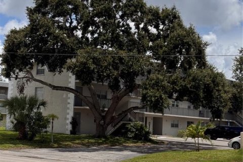 Commercial property in Saint Petersburg, Florida 1224.73 sq.m. № 1854268 - photo 22