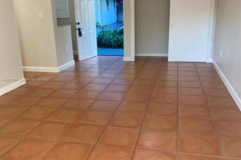 Copropriété à louer à Hialeah, Floride: 1 chambre, 61.32 m2 № 1975347 - photo 2
