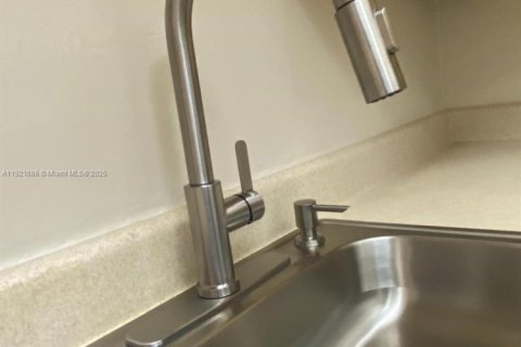 Copropriété à louer à Hialeah, Floride: 1 chambre, 61.32 m2 № 1975347 - photo 4