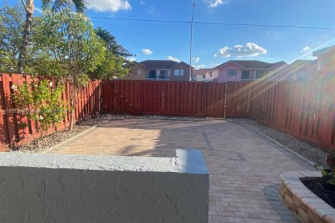 Condo à Hialeah, Floride, 1 chambre  № 1975347