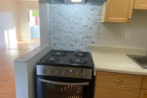 Copropriété à louer à Hialeah, Floride: 1 chambre, 61.32 m2 № 1975347 - photo 8