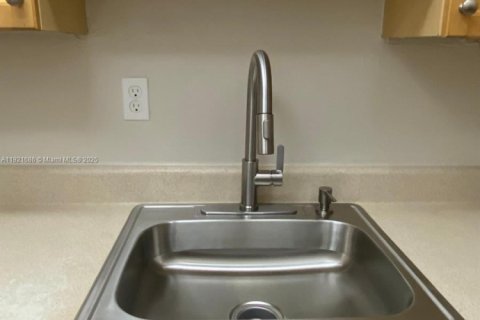 Copropriété à louer à Hialeah, Floride: 1 chambre, 61.32 m2 № 1975347 - photo 5