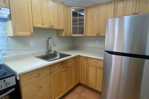 Copropriété à louer à Hialeah, Floride: 1 chambre, 61.32 m2 № 1975347 - photo 3