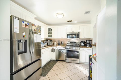 Villa ou maison à vendre à Hollywood, Floride: 3 chambres, 129.51 m2 № 1964244 - photo 5