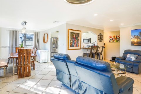 Villa ou maison à vendre à Hollywood, Floride: 3 chambres, 129.51 m2 № 1964244 - photo 2