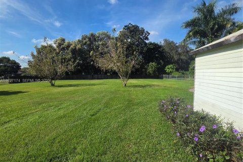Casa en venta en Southwest Ranches, Florida, 3 dormitorios, 127.28 m2 № 1986001 - foto 2
