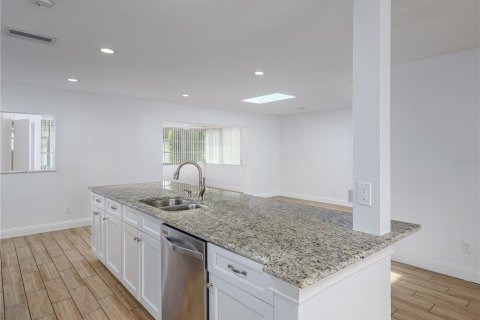 Casa en alquiler en Tampa, Florida, 4 dormitorios, 177.35 m2 № 1919809 - foto 9