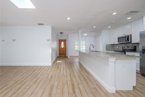 Casa en alquiler en Tampa, Florida, 4 dormitorios, 177.35 m2 № 1919809 - foto 3