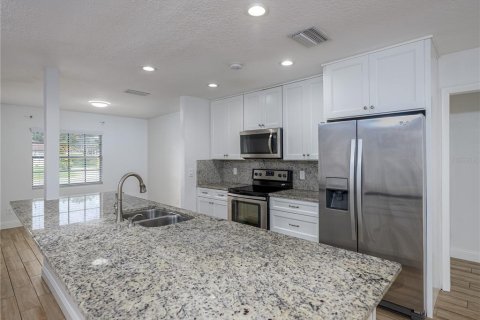 Casa en alquiler en Tampa, Florida, 4 dormitorios, 177.35 m2 № 1919809 - foto 5