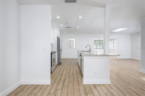 Casa en alquiler en Tampa, Florida, 4 dormitorios, 177.35 m2 № 1919809 - foto 10