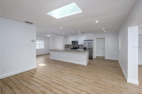 Casa en alquiler en Tampa, Florida, 4 dormitorios, 177.35 m2 № 1919809 - foto 11