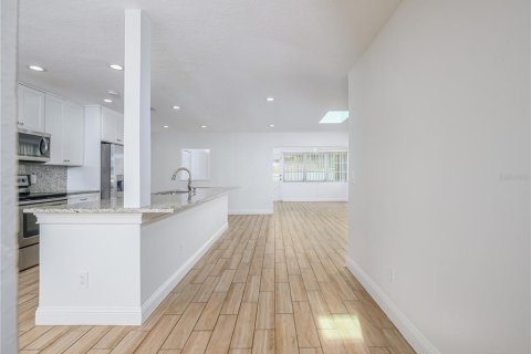 Casa en alquiler en Tampa, Florida, 4 dormitorios, 177.35 m2 № 1919809 - foto 8