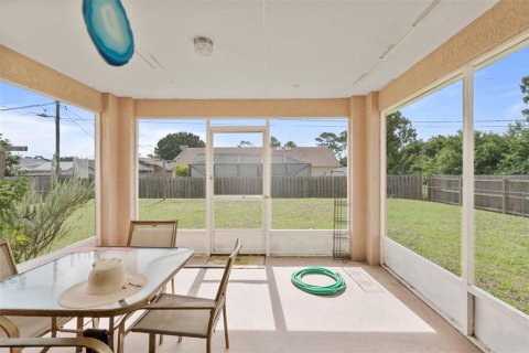 Villa ou maison à vendre à Palm Bay, Floride: 3 chambres, 151.99 m2 № 1810302 - photo 19