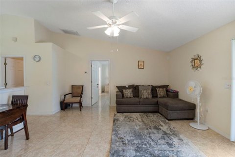 Villa ou maison à vendre à Palm Bay, Floride: 3 chambres, 151.99 m2 № 1810302 - photo 13