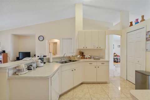 Villa ou maison à vendre à Palm Bay, Floride: 3 chambres, 151.99 m2 № 1810302 - photo 9