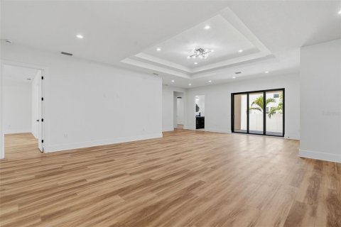 Villa ou maison à vendre à Tampa, Floride: 4 chambres, 280.75 m2 № 2302809 - photo 10