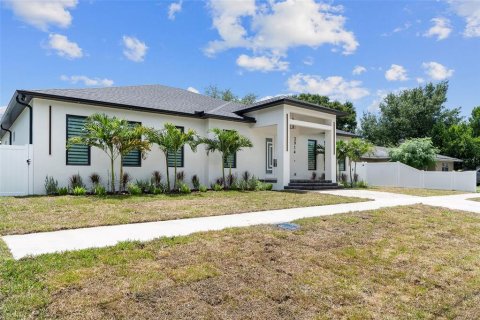 Villa ou maison à vendre à Tampa, Floride: 4 chambres, 280.75 m2 № 2302809 - photo 2