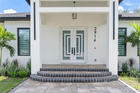 Villa ou maison à vendre à Tampa, Floride: 4 chambres, 280.75 m2 № 2302809 - photo 3