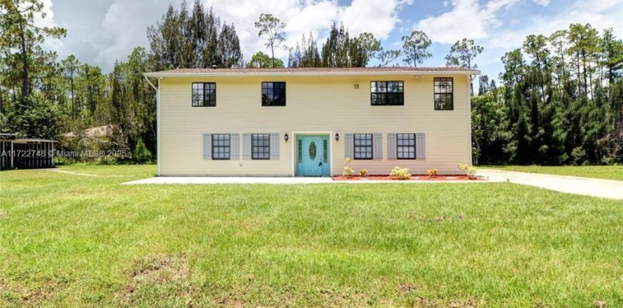 House in Naples, Florida 5 bedrooms, 241.55 sq.m. № 1860405