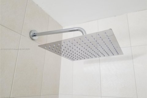 Condominio en venta en Miami, Florida, 2 dormitorios, 65.03 m2 № 1970823 - foto 19