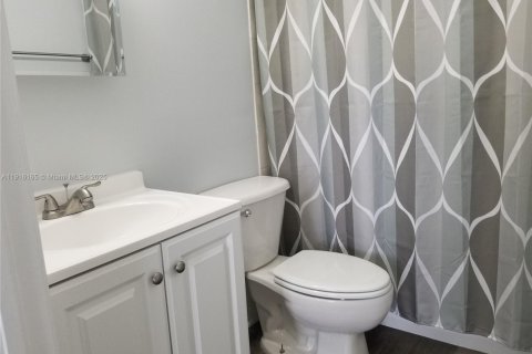 Condominio en venta en Miami, Florida, 2 dormitorios, 65.03 m2 № 1970823 - foto 17