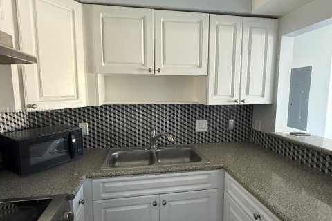 Condominio en venta en Miami, Florida, 2 dormitorios, 65.03 m2 № 1970823 - foto 5