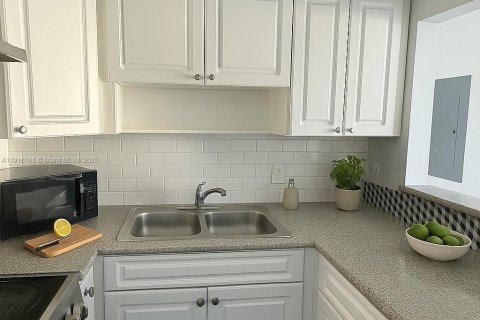 Condominio en venta en Miami, Florida, 2 dormitorios, 65.03 m2 № 1970823 - foto 6
