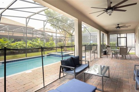 House in Davenport, Florida 9 bedrooms, 363.15 sq.m. № 1911257 - photo 6