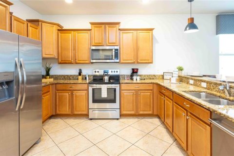 House in Davenport, Florida 9 bedrooms, 363.15 sq.m. № 1911257 - photo 20