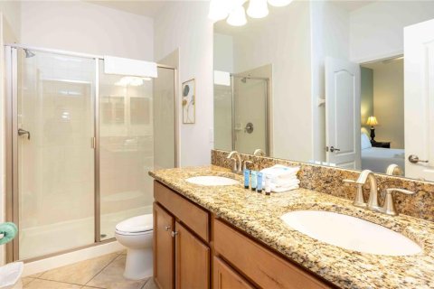 House in Davenport, Florida 9 bedrooms, 363.15 sq.m. № 1911257 - photo 24