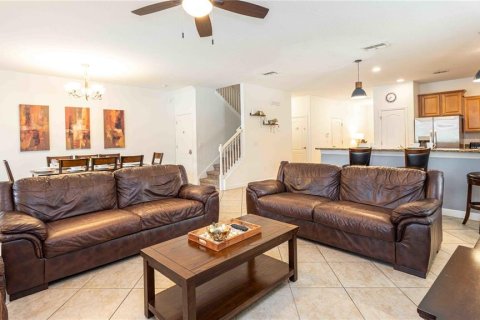 House in Davenport, Florida 9 bedrooms, 363.15 sq.m. № 1911257 - photo 16