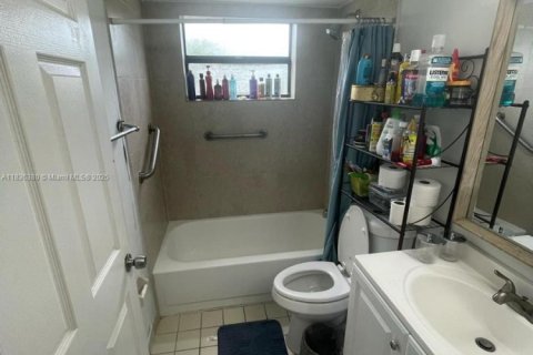 Condo in Miami, Florida, 3 bedrooms  № 1819977 - photo 12