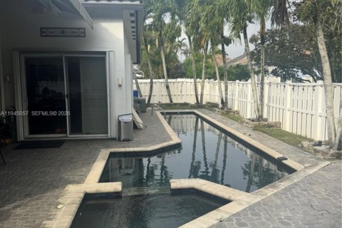 Casa en venta en Pembroke Pines, Florida, 4 dormitorios, 262.82 m2 № 2001756 - foto 20