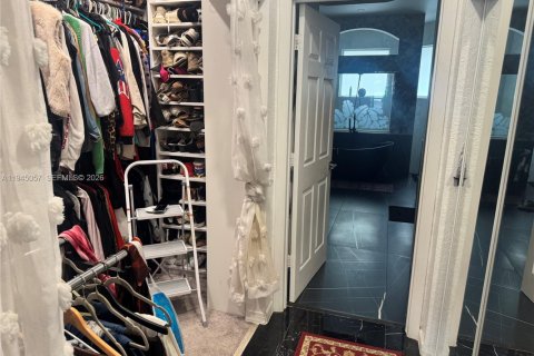 Casa en venta en Pembroke Pines, Florida, 4 dormitorios, 262.82 m2 № 2001756 - foto 14