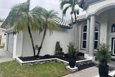 Casa en venta en Pembroke Pines, Florida, 4 dormitorios, 262.82 m2 № 2001756 - foto 3