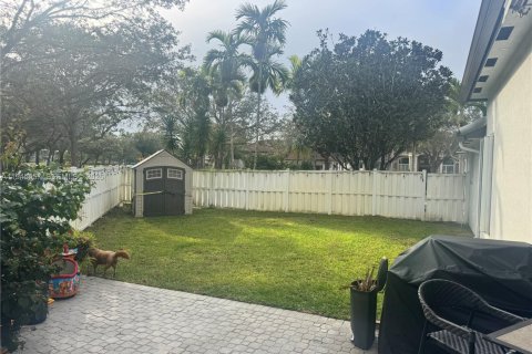 Casa en venta en Pembroke Pines, Florida, 4 dormitorios, 262.82 m2 № 2001756 - foto 19