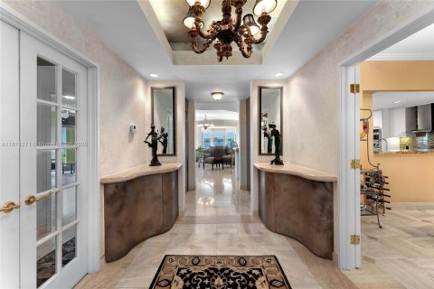 Condo in Miami Beach, Florida, 4 bedrooms  № 1960059 - photo 20