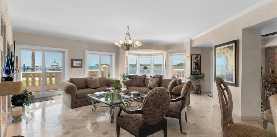 Condo in Miami Beach, Florida, 4 bedrooms  № 1960059
