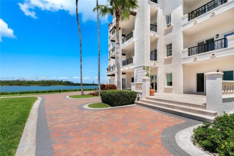 Condo in Miami Beach, Florida, 4 bedrooms  № 1960059 - photo 13