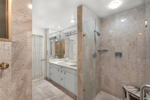 Condo in Miami Beach, Florida, 4 bedrooms  № 1960059 - photo 30