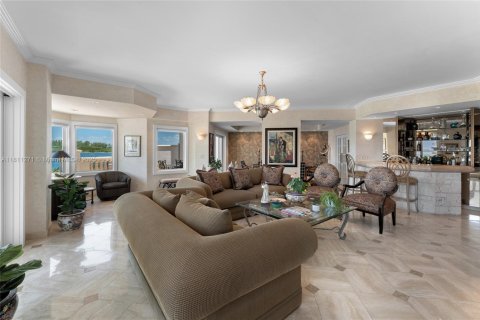 Condo in Miami Beach, Florida, 4 bedrooms  № 1960059 - photo 2