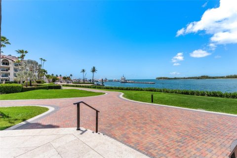 Condo in Miami Beach, Florida, 4 bedrooms  № 1960059 - photo 10