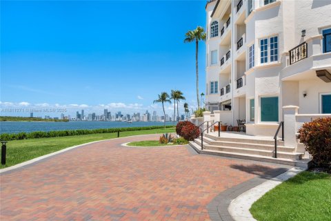 Condo in Miami Beach, Florida, 4 bedrooms  № 1960059 - photo 14