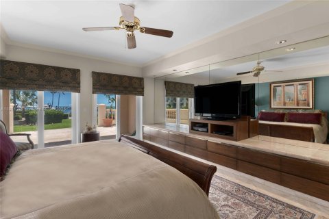 Condo in Miami Beach, Florida, 4 bedrooms  № 1960059 - photo 24