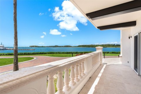 Condo in Miami Beach, Florida, 4 bedrooms  № 1960059 - photo 11