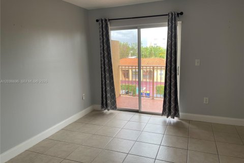 Купить кондоминиум в Майами, Флорида 2 спальни, 76.55м2, № 2085061 - фото 2